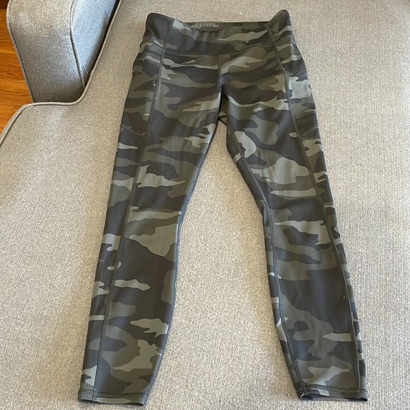 Athleta Green Camo Contender 7/8 Tight Leggings - Picture 4 of 13